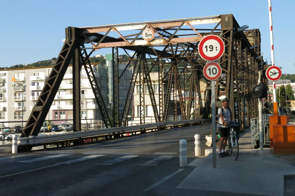 Vers la gare de Sète en respectant tous les panneaux !